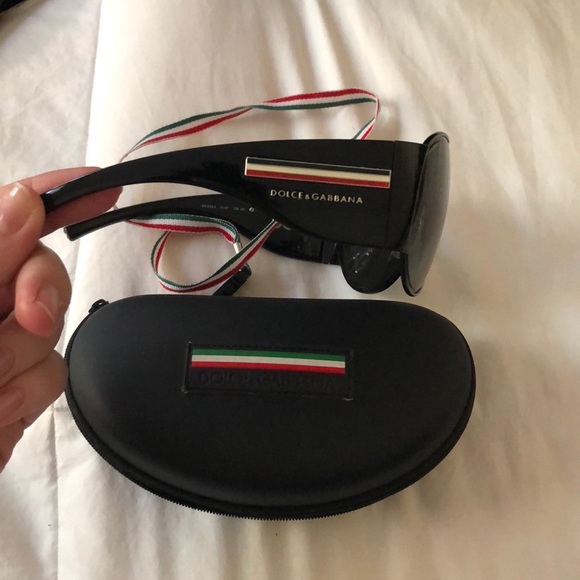 Dolce & Gabana sunglasses w/ case - Picture 2 of 5
